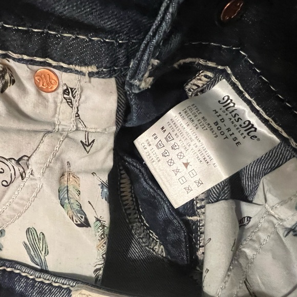 Miss Me Border Stitch Jeans 27/34 - Picture 4 of 6